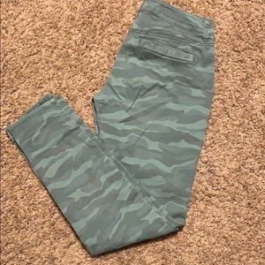 American Eagle camo khakis